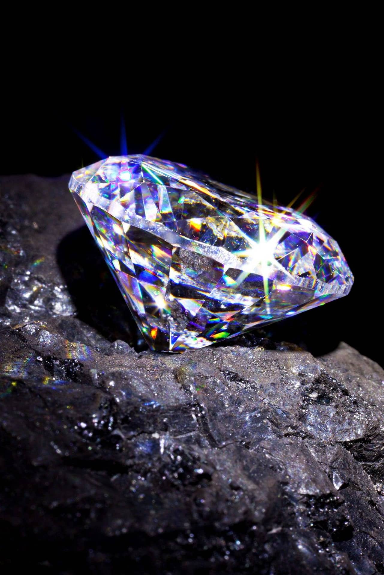 Well Cut Stone showing lots of Dispersion